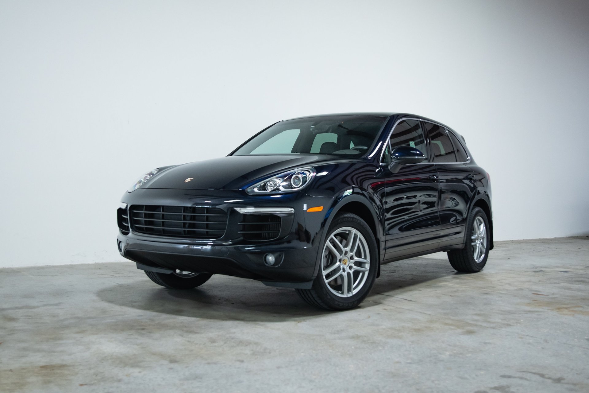 Porsche Cayenne 2015 - Arnavutluk Araç Kiralama